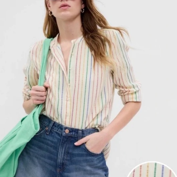 GAP Tops - GAP shirt size M NWT